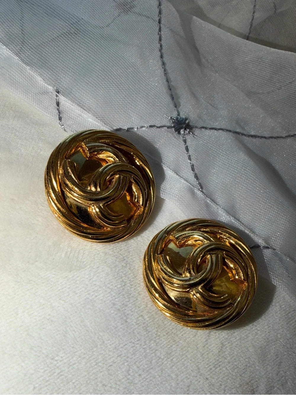 CHANEL Gold Interlocking Swirl Clip Ons - Picture 1 of 7